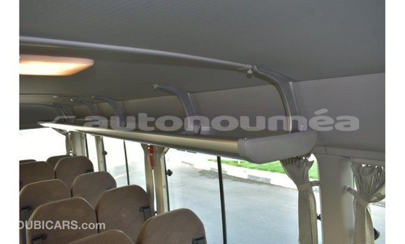 Acheter Import Voiture Toyota Coaster Blanc à Import - Dubai, Iles Acheter Import Voiture Toyota Coaster Blanc à Import - Dubai, Iles