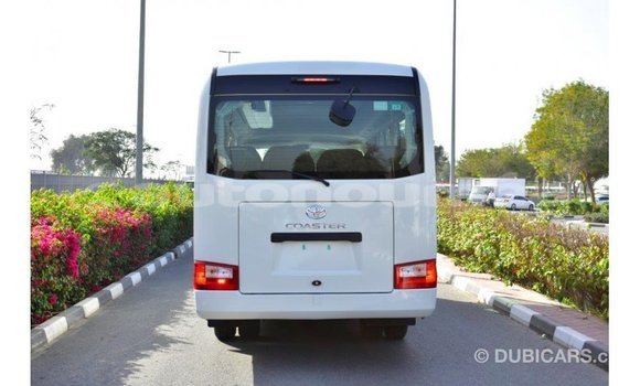 Acheter Import Voiture Toyota Coaster Blanc à Import - Dubai, Iles Acheter Import Voiture Toyota Coaster Blanc à Import - Dubai, Iles