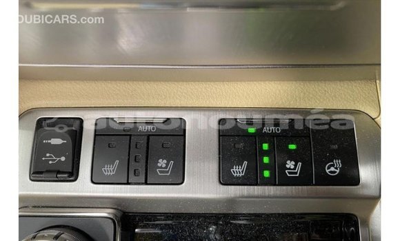 Acheter Import Voiture Toyota Land Cruiser Blanc à Import - Dubai, Iles Acheter Import Voiture Toyota Land Cruiser Blanc à Import - Dubai, Iles