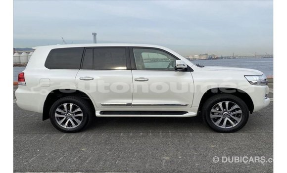 Acheter Import Voiture Toyota Land Cruiser Blanc à Import - Dubai, Iles Acheter Import Voiture Toyota Land Cruiser Blanc à Import - Dubai, Iles