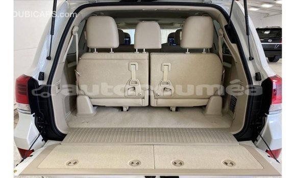 Acheter Import Voiture Toyota Land Cruiser Blanc à Import - Dubai, Iles Acheter Import Voiture Toyota Land Cruiser Blanc à Import - Dubai, Iles