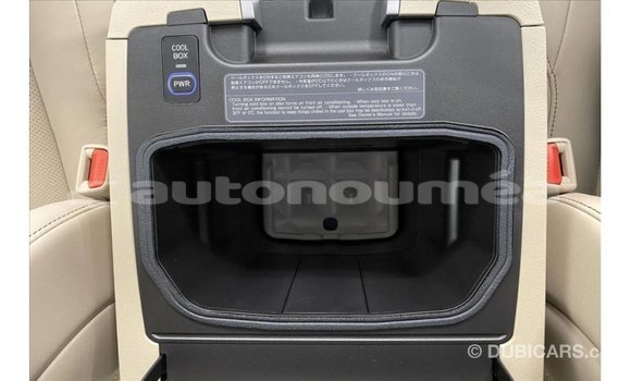 Acheter Import Voiture Toyota Land Cruiser Blanc à Import - Dubai, Iles Acheter Import Voiture Toyota Land Cruiser Blanc à Import - Dubai, Iles