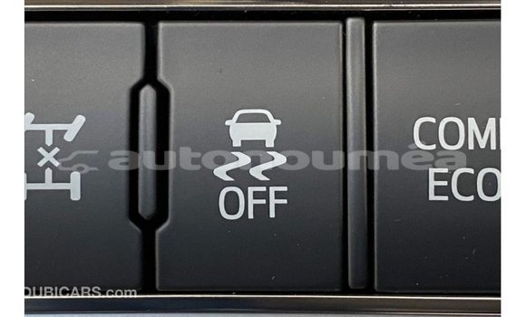 Acheter Import Voiture Toyota Land Cruiser Blanc à Import - Dubai, Iles Acheter Import Voiture Toyota Land Cruiser Blanc à Import - Dubai, Iles