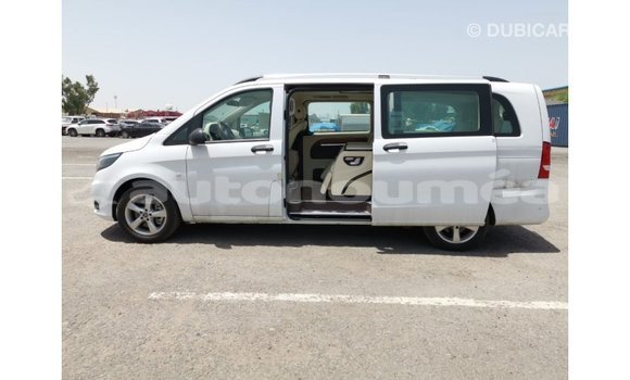 Acheter Import Voiture Mercedes-Benz Vito Blanc à Import - Dubai, Iles Acheter Import Voiture Mercedes-Benz Vito Blanc à Import - Dubai, Iles