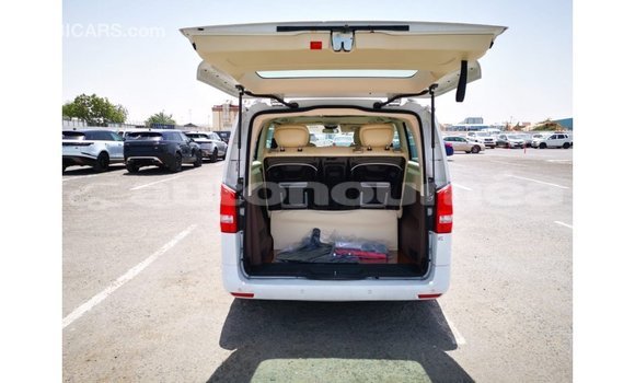 Acheter Import Voiture Mercedes-Benz Vito Blanc à Import - Dubai, Iles Acheter Import Voiture Mercedes-Benz Vito Blanc à Import - Dubai, Iles