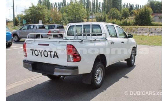 Buy Import Toyota Hilux White Car in Import - Dubai in Iles Buy Import Toyota Hilux White Car in Import - Dubai in Iles