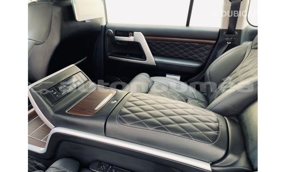 Acheter Import Voiture Toyota Land Cruiser Noir à Import - Dubai, Iles Acheter Import Voiture Toyota Land Cruiser Noir à Import - Dubai, Iles