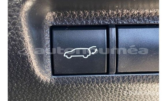 Acheter Import Utilitaire Toyota HiAce Blanc à Import - Dubai, Iles Acheter Import Utilitaire Toyota HiAce Blanc à Import - Dubai, Iles