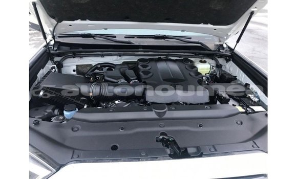 Acheter Import Utilitaire Toyota HiAce Blanc à Import - Dubai, Iles Acheter Import Utilitaire Toyota HiAce Blanc à Import - Dubai, Iles