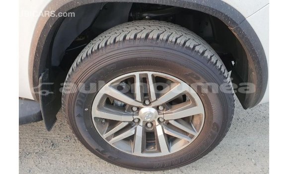 Acheter Import Voiture Toyota Fortuner Blanc à Import - Dubai, Iles Acheter Import Voiture Toyota Fortuner Blanc à Import - Dubai, Iles