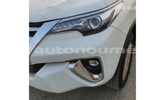 Acheter Import Voiture Toyota Fortuner Blanc à Import - Dubai, Iles Acheter Import Voiture Toyota Fortuner Blanc à Import - Dubai, Iles
