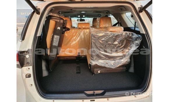 Acheter Import Voiture Toyota Fortuner Blanc à Import - Dubai, Iles Acheter Import Voiture Toyota Fortuner Blanc à Import - Dubai, Iles