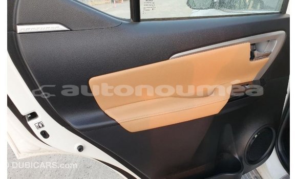 Acheter Import Voiture Toyota Fortuner Blanc à Import - Dubai, Iles Acheter Import Voiture Toyota Fortuner Blanc à Import - Dubai, Iles