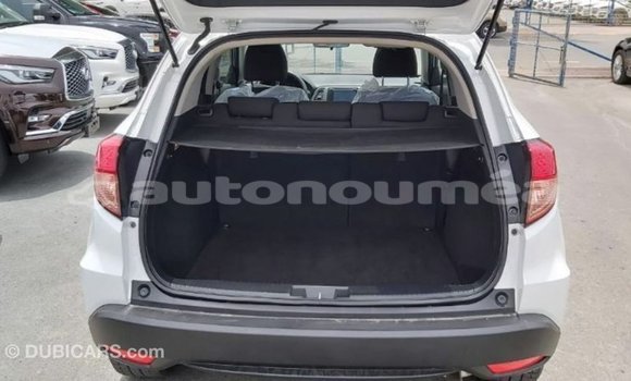 Buy Import Honda C White Bike in Import - Dubai in Iles Buy Import Honda C White Bike in Import - Dubai in Iles