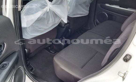 Buy Import Honda C White Bike in Import - Dubai in Iles Buy Import Honda C White Bike in Import - Dubai in Iles