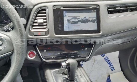 Buy Import Honda C White Bike in Import - Dubai in Iles Buy Import Honda C White Bike in Import - Dubai in Iles