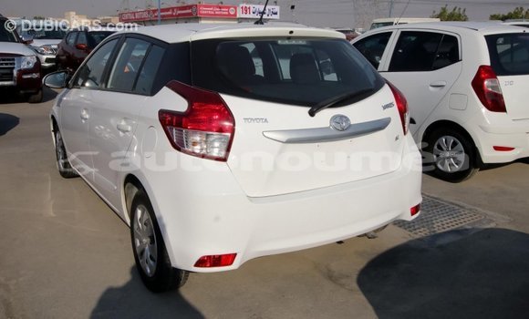 Acheter Import Voiture Toyota Yaris Blanc à Import - Dubai, Iles Acheter Import Voiture Toyota Yaris Blanc à Import - Dubai, Iles