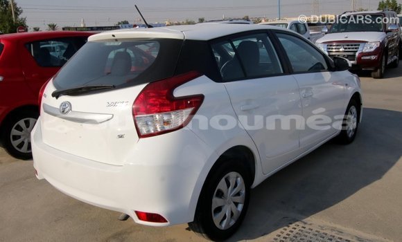 Acheter Import Voiture Toyota Yaris Blanc à Import - Dubai, Iles Acheter Import Voiture Toyota Yaris Blanc à Import - Dubai, Iles