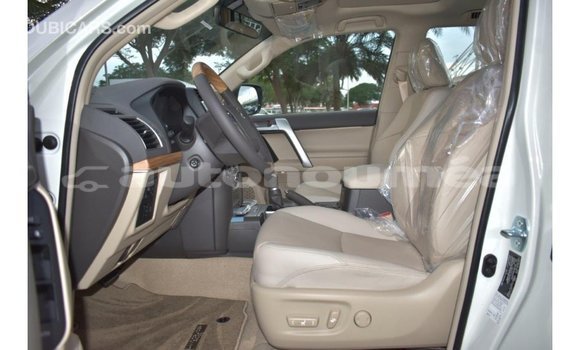 Acheter Import Voiture Toyota Prado Blanc à Import - Dubai, Iles Acheter Import Voiture Toyota Prado Blanc à Import - Dubai, Iles