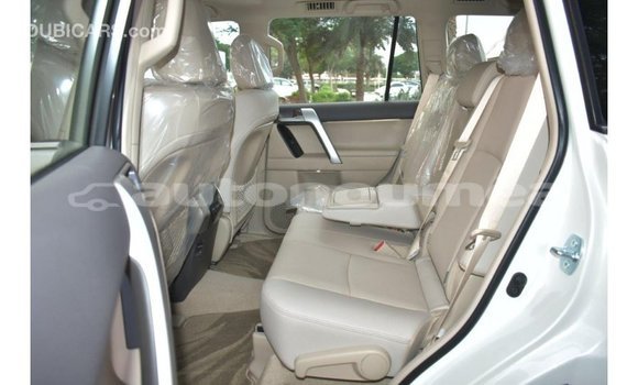 Acheter Import Voiture Toyota Prado Blanc à Import - Dubai, Iles Acheter Import Voiture Toyota Prado Blanc à Import - Dubai, Iles