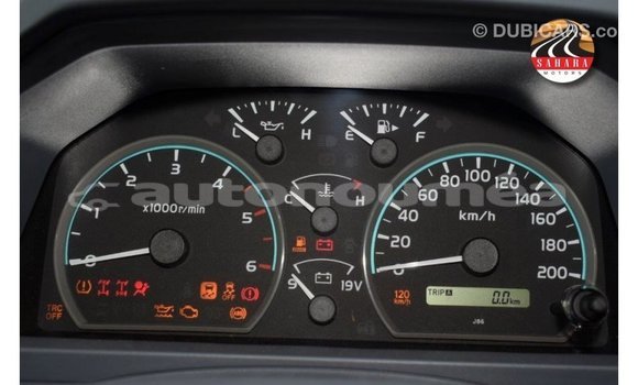 Acheter Import Voiture Toyota Land Cruiser Rouge à Import - Dubai, Iles Acheter Import Voiture Toyota Land Cruiser Rouge à Import - Dubai, Iles