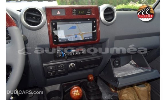 Acheter Import Voiture Toyota Land Cruiser Rouge à Import - Dubai, Iles Acheter Import Voiture Toyota Land Cruiser Rouge à Import - Dubai, Iles