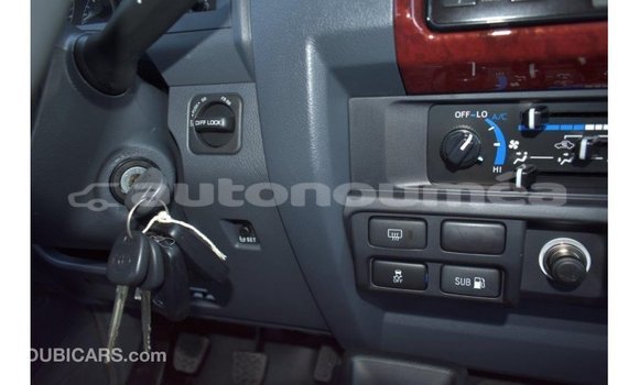 Acheter Import Voiture Toyota Land Cruiser Beige à Import - Dubai, Iles Acheter Import Voiture Toyota Land Cruiser Beige à Import - Dubai, Iles