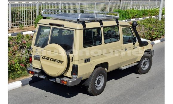 Acheter Import Voiture Toyota Land Cruiser Beige à Import - Dubai, Iles Acheter Import Voiture Toyota Land Cruiser Beige à Import - Dubai, Iles