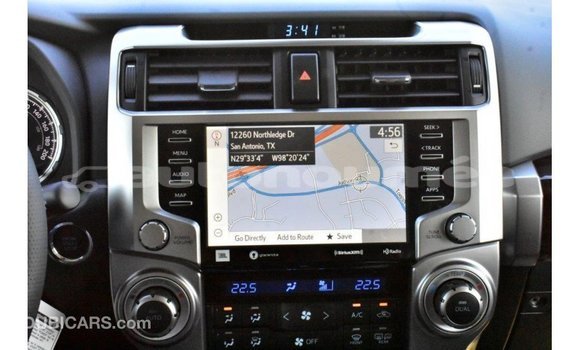 Acheter Import Utilitaire Toyota HiAce Blanc à Import - Dubai, Iles Acheter Import Utilitaire Toyota HiAce Blanc à Import - Dubai, Iles