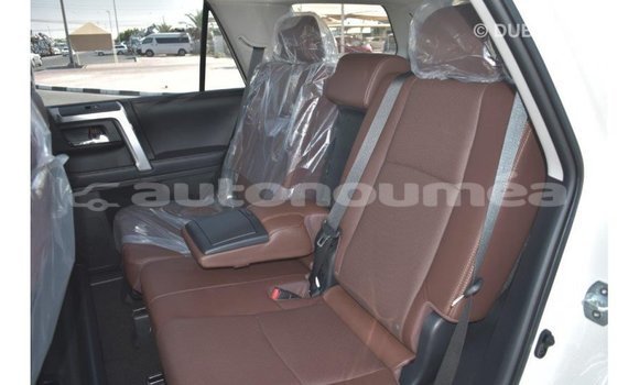 Acheter Import Utilitaire Toyota HiAce Blanc à Import - Dubai, Iles Acheter Import Utilitaire Toyota HiAce Blanc à Import - Dubai, Iles
