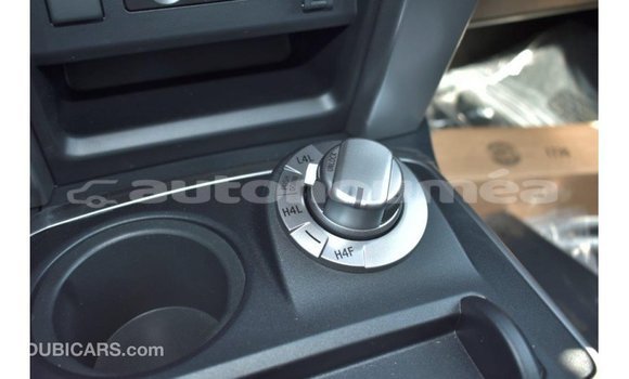 Acheter Import Utilitaire Toyota HiAce Blanc à Import - Dubai, Iles Acheter Import Utilitaire Toyota HiAce Blanc à Import - Dubai, Iles