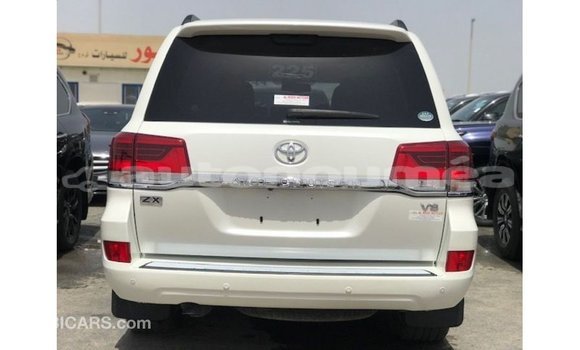 Acheter Import Voiture Toyota Land Cruiser Blanc à Import - Dubai, Iles Acheter Import Voiture Toyota Land Cruiser Blanc à Import - Dubai, Iles