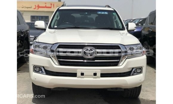Acheter Import Voiture Toyota Land Cruiser Blanc à Import - Dubai, Iles Acheter Import Voiture Toyota Land Cruiser Blanc à Import - Dubai, Iles