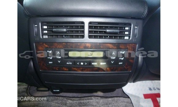 Acheter Import Voiture Toyota Land Cruiser Blanc à Import - Dubai, Iles Acheter Import Voiture Toyota Land Cruiser Blanc à Import - Dubai, Iles