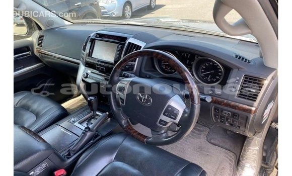 Acheter Import Voiture Toyota Land Cruiser Noir à Import - Dubai, Iles Acheter Import Voiture Toyota Land Cruiser Noir à Import - Dubai, Iles