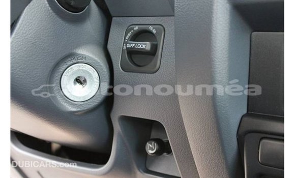 Acheter Import Voiture Toyota Land Cruiser Blanc à Import - Dubai, Iles Acheter Import Voiture Toyota Land Cruiser Blanc à Import - Dubai, Iles