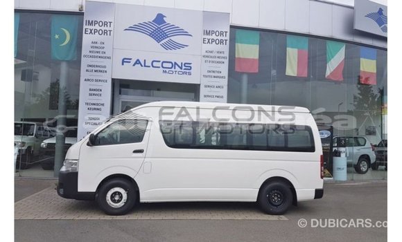 Acheter Import Voiture Toyota Hiace Blanc à Import - Dubai, Iles Acheter Import Voiture Toyota Hiace Blanc à Import - Dubai, Iles