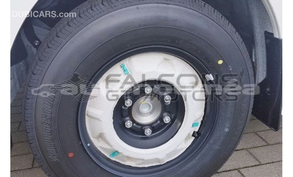 Acheter Import Voiture Toyota Hiace Blanc à Import - Dubai, Iles Acheter Import Voiture Toyota Hiace Blanc à Import - Dubai, Iles