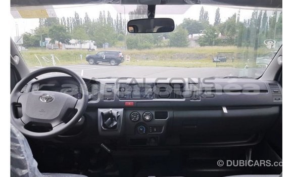 Acheter Import Voiture Toyota Hiace Blanc à Import - Dubai, Iles Acheter Import Voiture Toyota Hiace Blanc à Import - Dubai, Iles