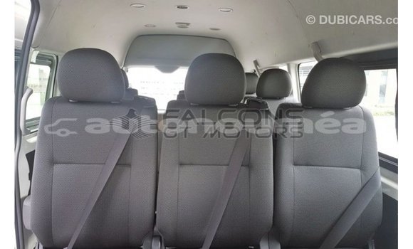 Acheter Import Voiture Toyota Hiace Blanc à Import - Dubai, Iles Acheter Import Voiture Toyota Hiace Blanc à Import - Dubai, Iles