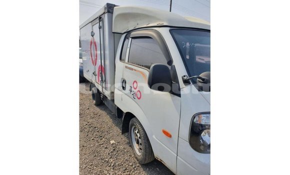 Acheter Import Voiture Kia Carens Blanc à Import - Dubai, Iles Acheter Import Voiture Kia Carens Blanc à Import - Dubai, Iles