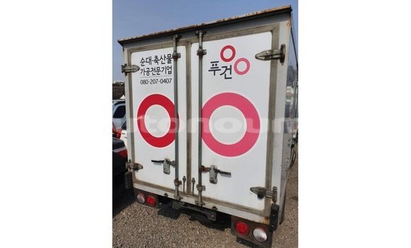 Acheter Import Voiture Kia Carens Blanc à Import - Dubai, Iles Acheter Import Voiture Kia Carens Blanc à Import - Dubai, Iles