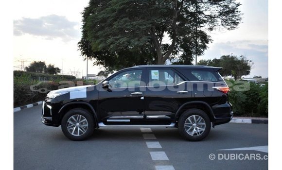 Acheter Import Voiture Toyota Fortuner Noir à Import - Dubai, Iles Acheter Import Voiture Toyota Fortuner Noir à Import - Dubai, Iles