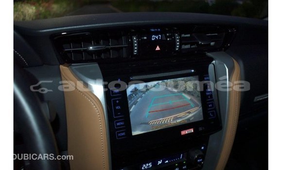 Acheter Import Voiture Toyota Fortuner Noir à Import - Dubai, Iles Acheter Import Voiture Toyota Fortuner Noir à Import - Dubai, Iles