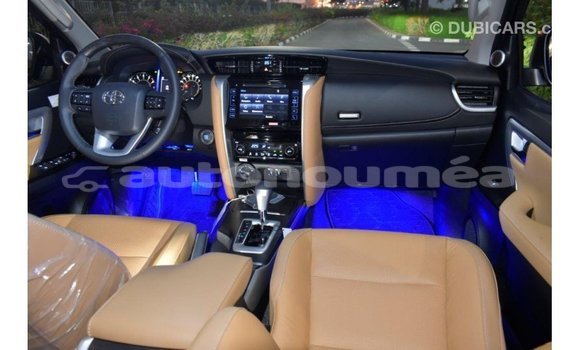 Acheter Import Voiture Toyota Fortuner Noir à Import - Dubai, Iles Acheter Import Voiture Toyota Fortuner Noir à Import - Dubai, Iles