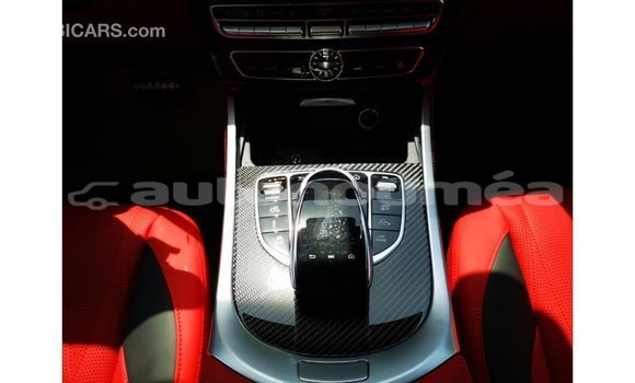 Acheter Import Voiture Mercedes-Benz 190 Blanc à Import - Dubai, Iles Acheter Import Voiture Mercedes-Benz 190 Blanc à Import - Dubai, Iles