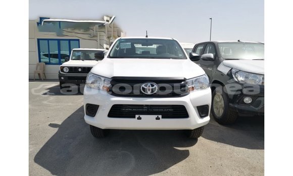 Acheter Import Voiture Toyota Hilux Blanc à Import - Dubai, Iles Acheter Import Voiture Toyota Hilux Blanc à Import - Dubai, Iles