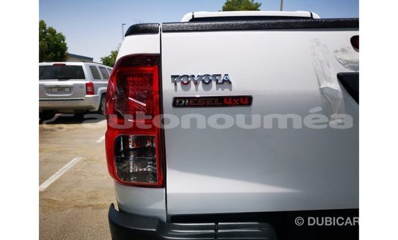 Acheter Import Voiture Toyota Hilux Blanc à Import - Dubai, Iles Acheter Import Voiture Toyota Hilux Blanc à Import - Dubai, Iles