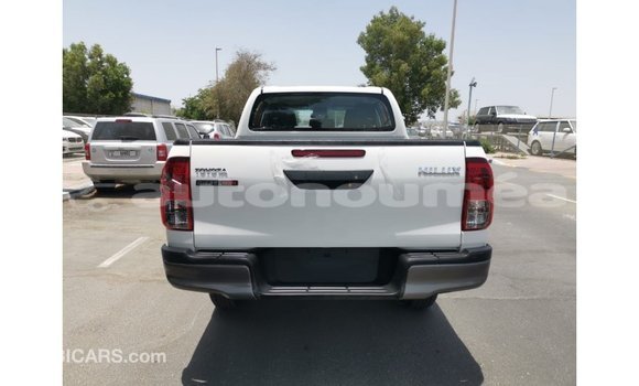 Acheter Import Voiture Toyota Hilux Blanc à Import - Dubai, Iles Acheter Import Voiture Toyota Hilux Blanc à Import - Dubai, Iles