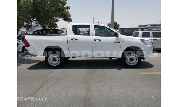 Acheter Import Voiture Toyota Hilux Blanc à Import - Dubai, Iles Acheter Import Voiture Toyota Hilux Blanc à Import - Dubai, Iles